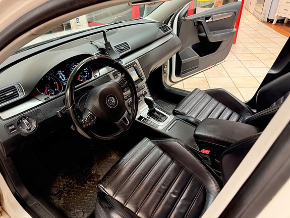 Volkswagen Passat 8 of 14