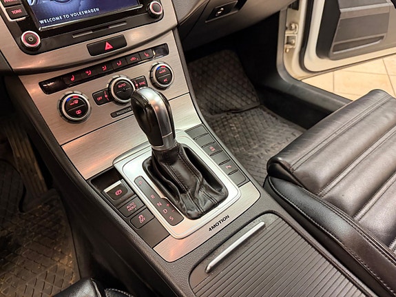 Volkswagen Passat 9 of 14