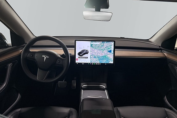 Tesla Model Y 4 of 6