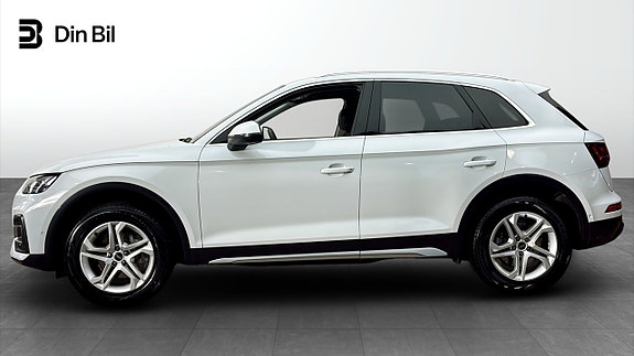 Audi Q5 2 of 12