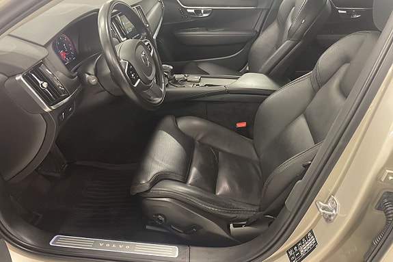 Volvo V90 Cross Country 6 of 17
