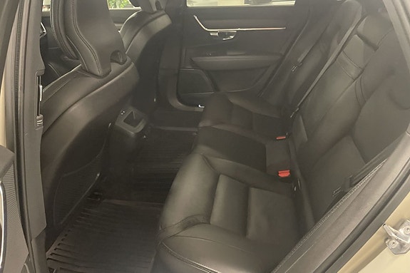 Volvo V90 Cross Country 16 of 17