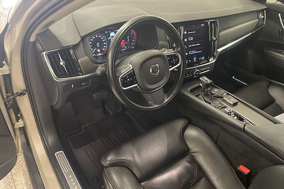 Volvo V90 Cross Country 7 of 17