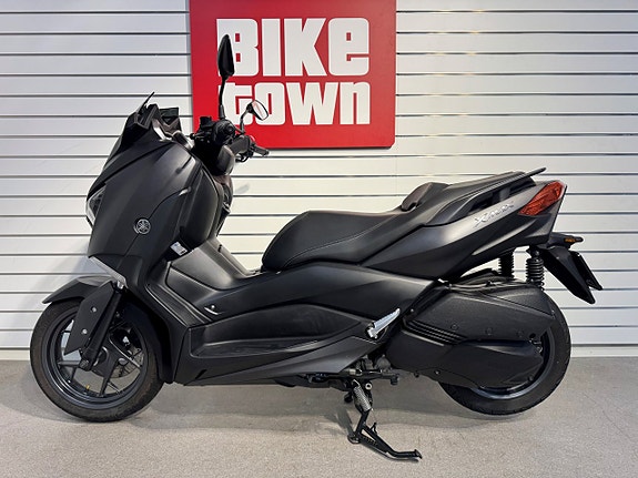 Yamaha Xmax 300 2 of 6