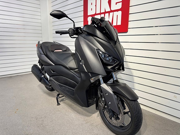 Yamaha Xmax 300 5 of 6