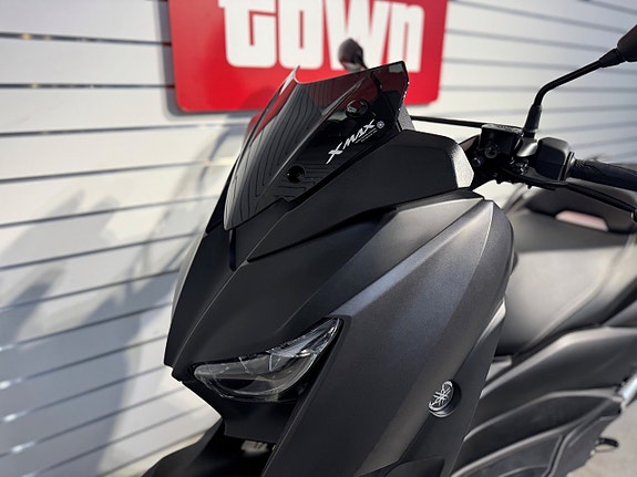 Yamaha Xmax 300 3 of 6
