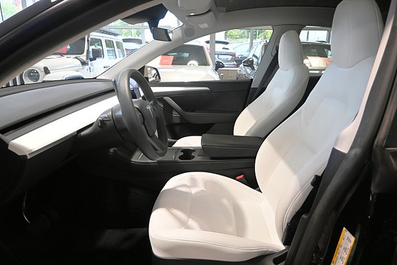 Tesla Model Y 8 of 25