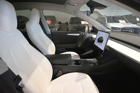Tesla Model Y 11 of 25