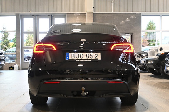Tesla Model Y 4 of 25