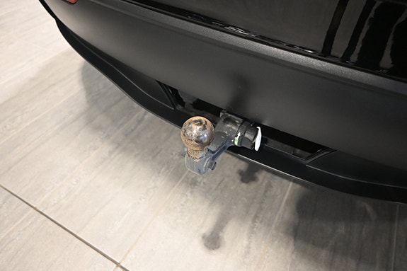 Tesla Model Y 16 of 25