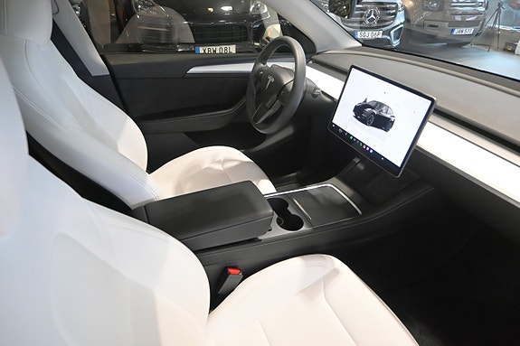 Tesla Model Y 10 of 25