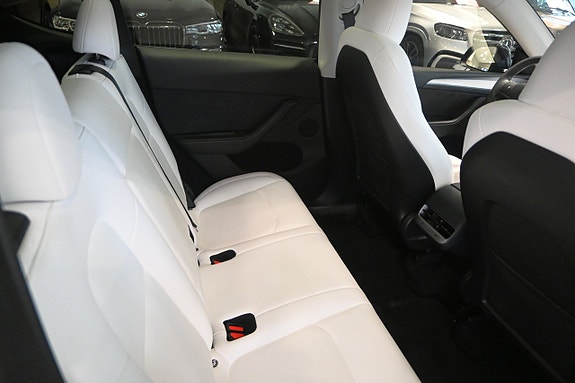 Tesla Model Y 13 of 25