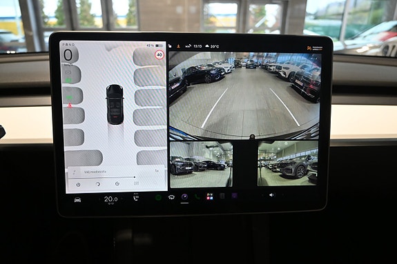Tesla Model Y 24 of 25