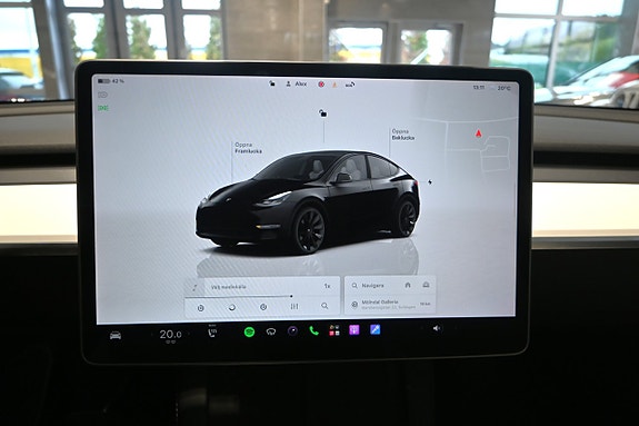 Tesla Model Y 20 of 25