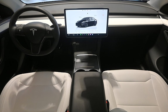 Tesla Model Y 9 of 25