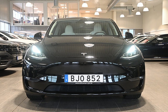 Tesla Model Y 5 of 25