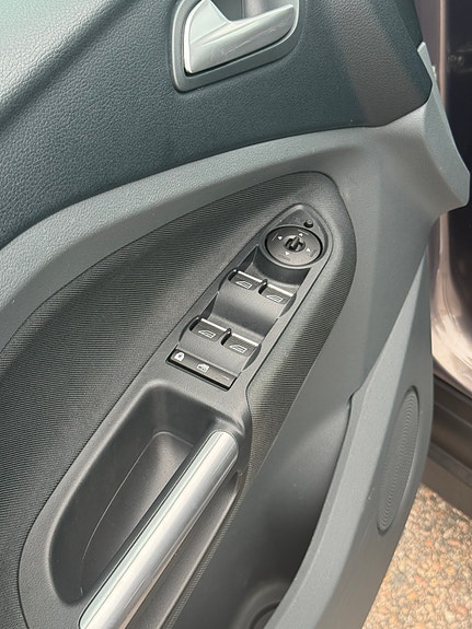 Ford C-Max 10 of 14