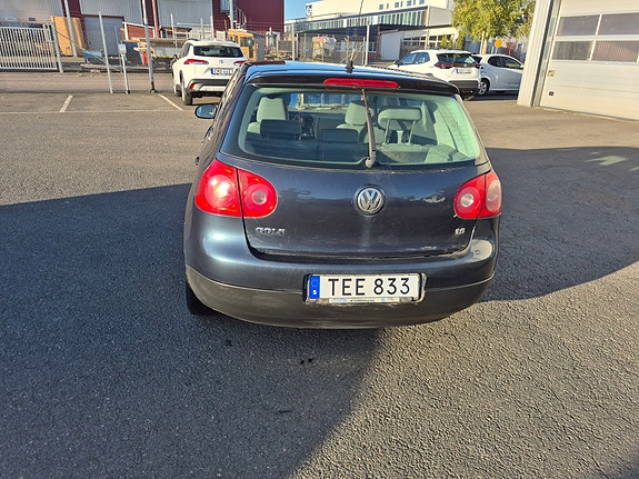 Volkswagen Golf V 3 of 8