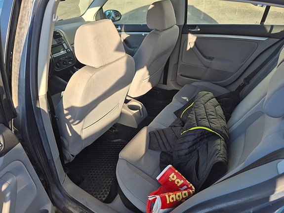 Volkswagen Golf V 8 of 8