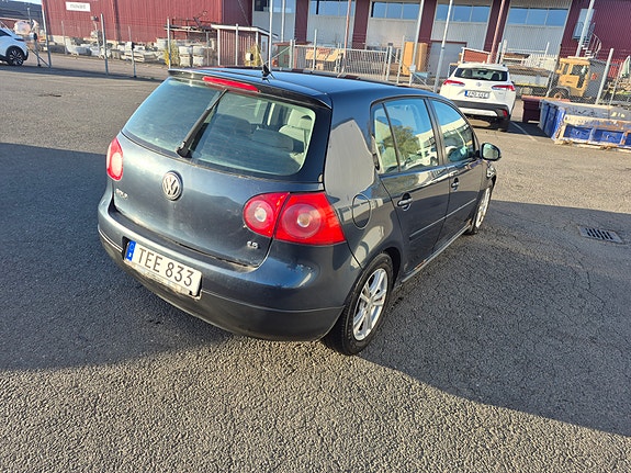 Volkswagen Golf V 4 of 8