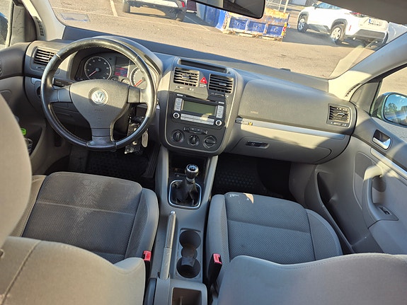Volkswagen Golf V 5 of 8