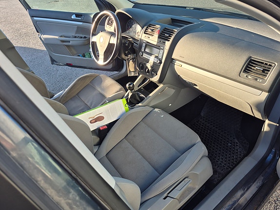 Volkswagen Golf V 7 of 8