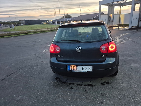Volkswagen Golf V 4 of 5
