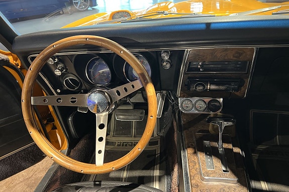 Pontiac Firebird 13 of 18