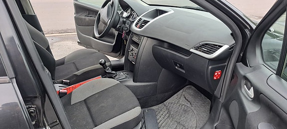 Peugeot 207 9 of 12