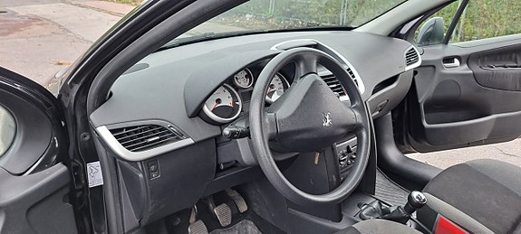 Peugeot 207 8 of 12