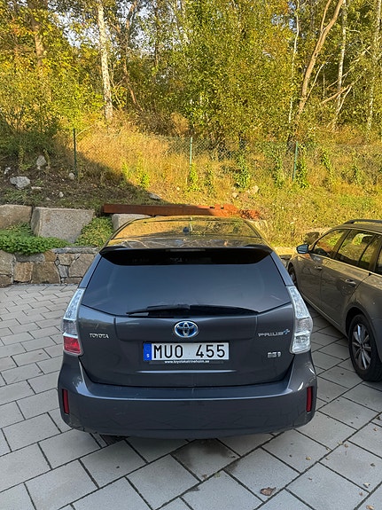 Toyota Prius+ 5 of 7