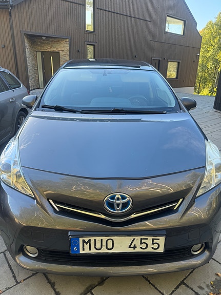 Toyota Prius+ 3 of 7