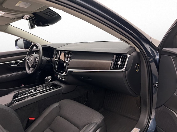 Volvo V90 Cross Country 12 of 29