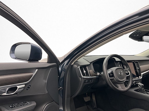Volvo V90 Cross Country 8 of 29