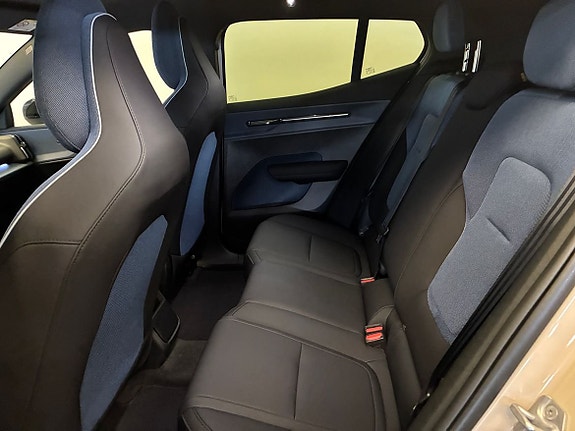 Volvo EX30 16 of 18