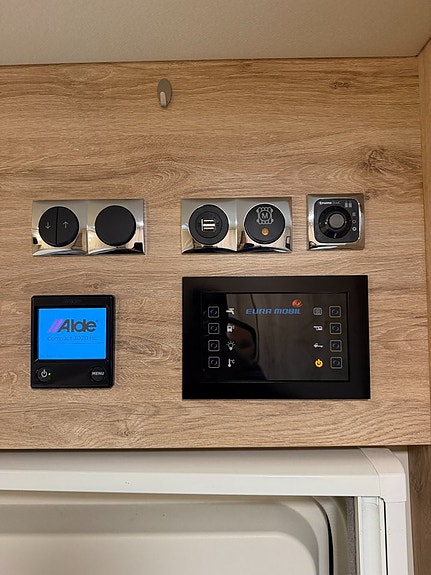 Eura Mobil Integra Line 650 HS (160HK) Stor U-soffa bak! ALDE! Endast 6,5m! Vinteranpassad! AC i bodel! Stor garderob! 19 of 25
