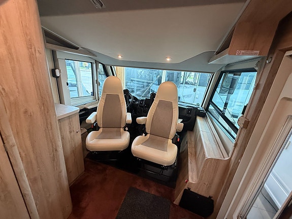 Eura Mobil Integra Line 650 HS (160HK) Stor U-soffa bak! ALDE! Endast 6,5m! Vinteranpassad! AC i bodel! Stor garderob! 10 of 25