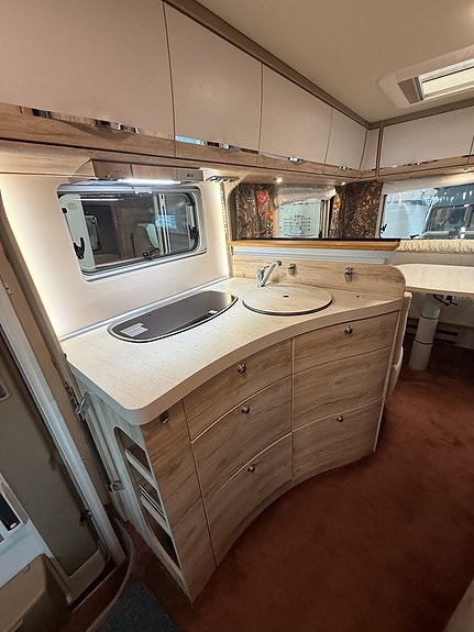 Eura Mobil Integra Line 650 HS (160HK) Stor U-soffa bak! ALDE! Endast 6,5m! Vinteranpassad! AC i bodel! Stor garderob! 6 of 25
