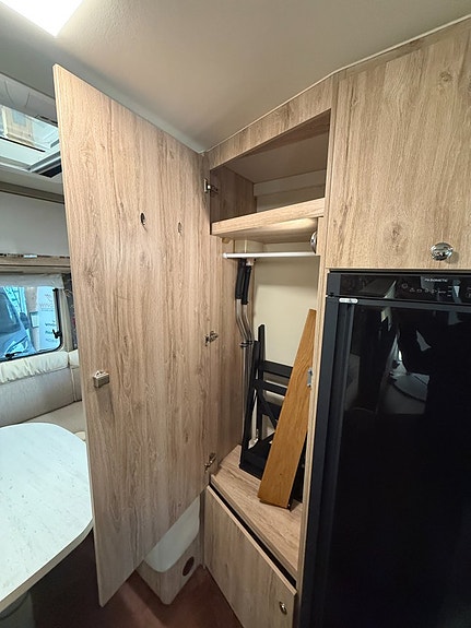 Eura Mobil Integra Line 650 HS (160HK) Stor U-soffa bak! ALDE! Endast 6,5m! Vinteranpassad! AC i bodel! Stor garderob! 9 of 25