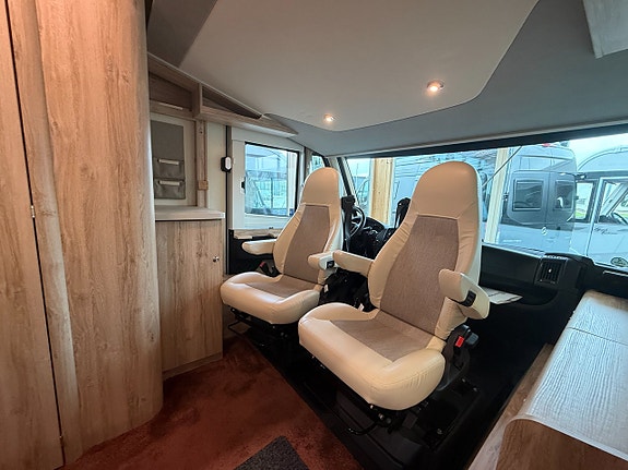 Eura Mobil Integra Line 650 HS (160HK) Stor U-soffa bak! ALDE! Endast 6,5m! Vinteranpassad! AC i bodel! Stor garderob! 14 of 25
