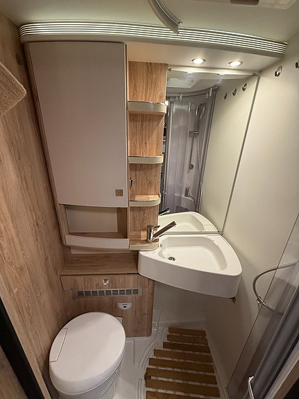 Eura Mobil Integra Line 650 HS (160HK) Stor U-soffa bak! ALDE! Endast 6,5m! Vinteranpassad! AC i bodel! Stor garderob! 15 of 25