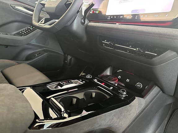Audi Q6 e-tron 14 of 19