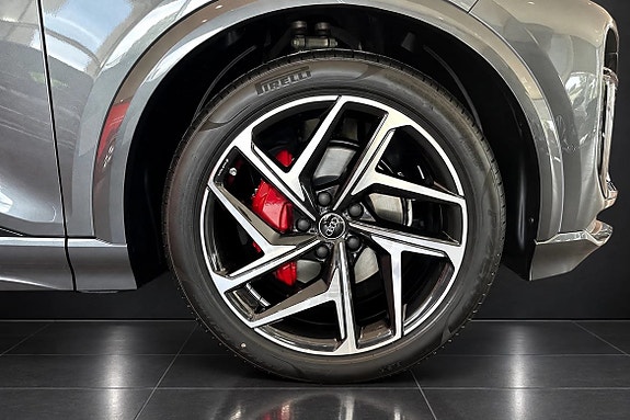 Audi Q6 e-tron 9 of 18