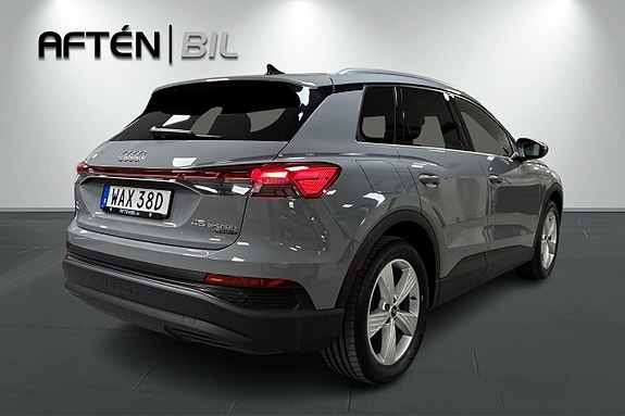 Audi e-tron 10 of 26