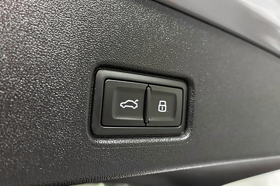 Audi e-tron 18 of 26