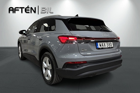 Audi e-tron 8 of 26