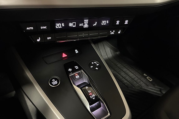 Audi e-tron 22 of 26