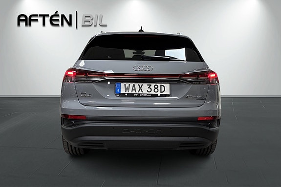 Audi e-tron 9 of 26