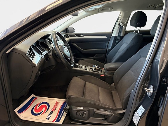 Volkswagen Passat 9 of 18