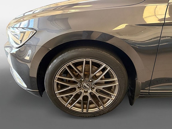 Volkswagen Passat 14 of 18